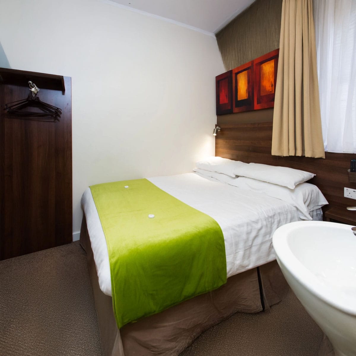 Marble Arch Inn photo 2