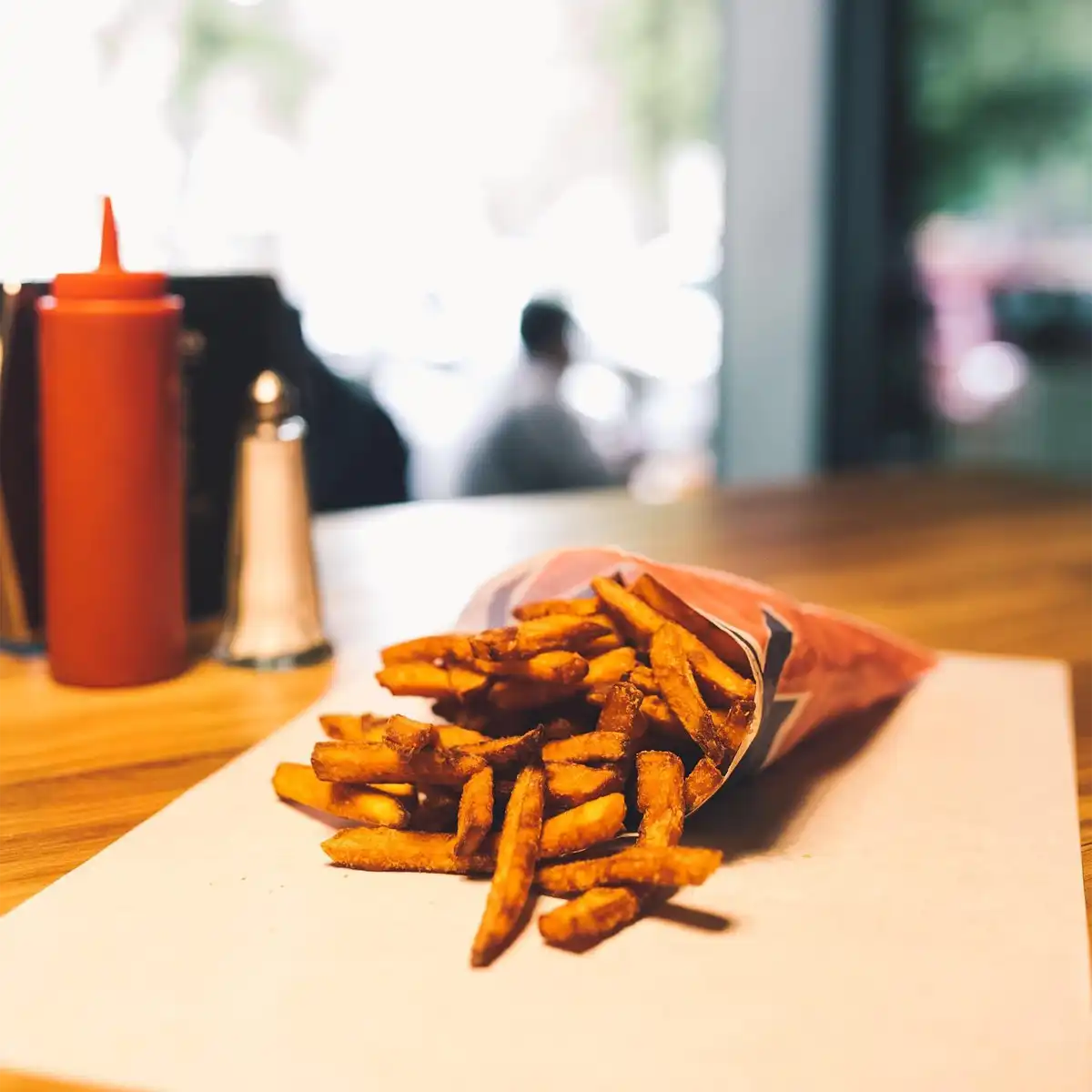 Tommi's Burger Joint photo 3