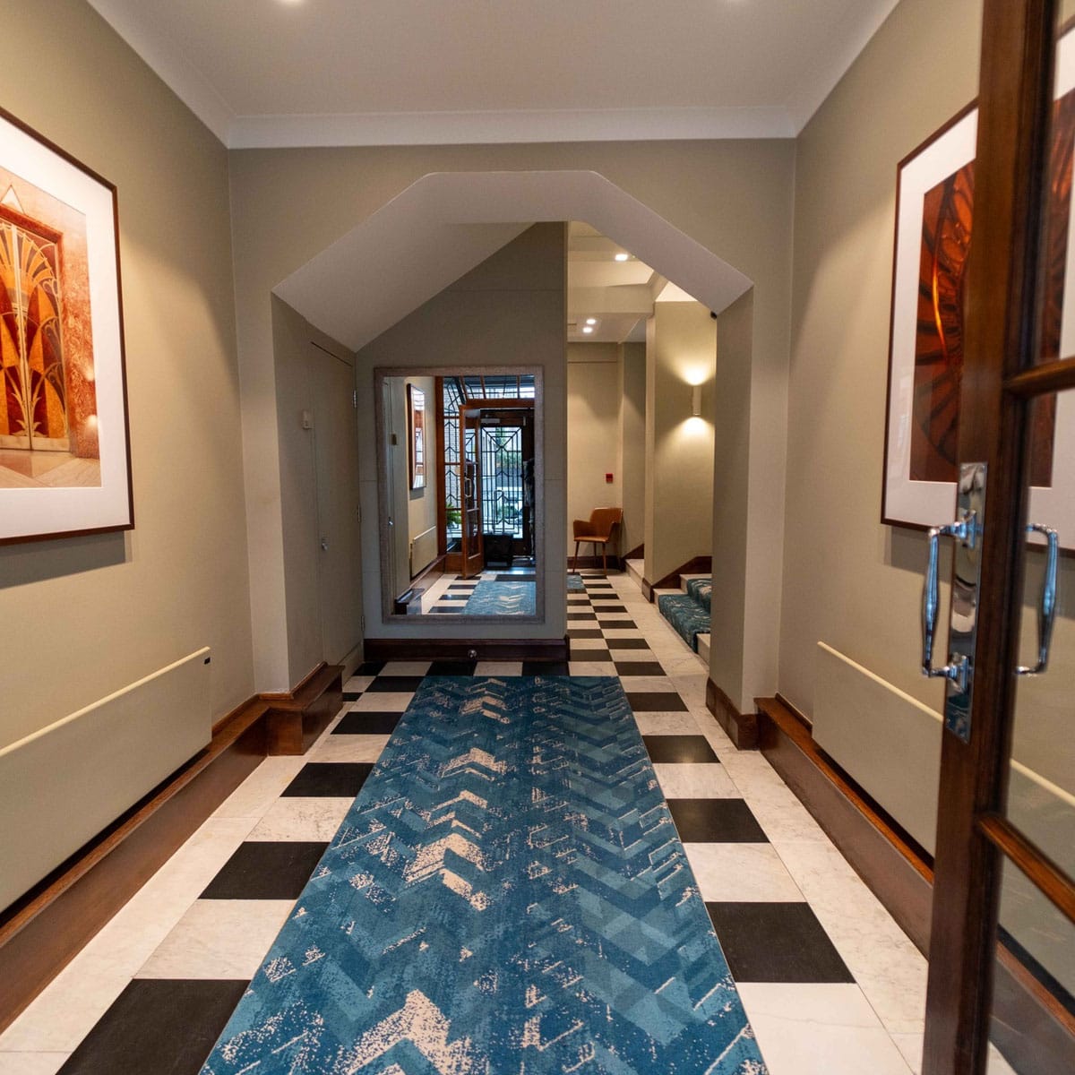 London Executive — photo 2