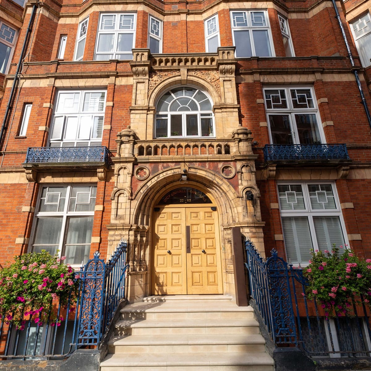 London Executive — photo 4