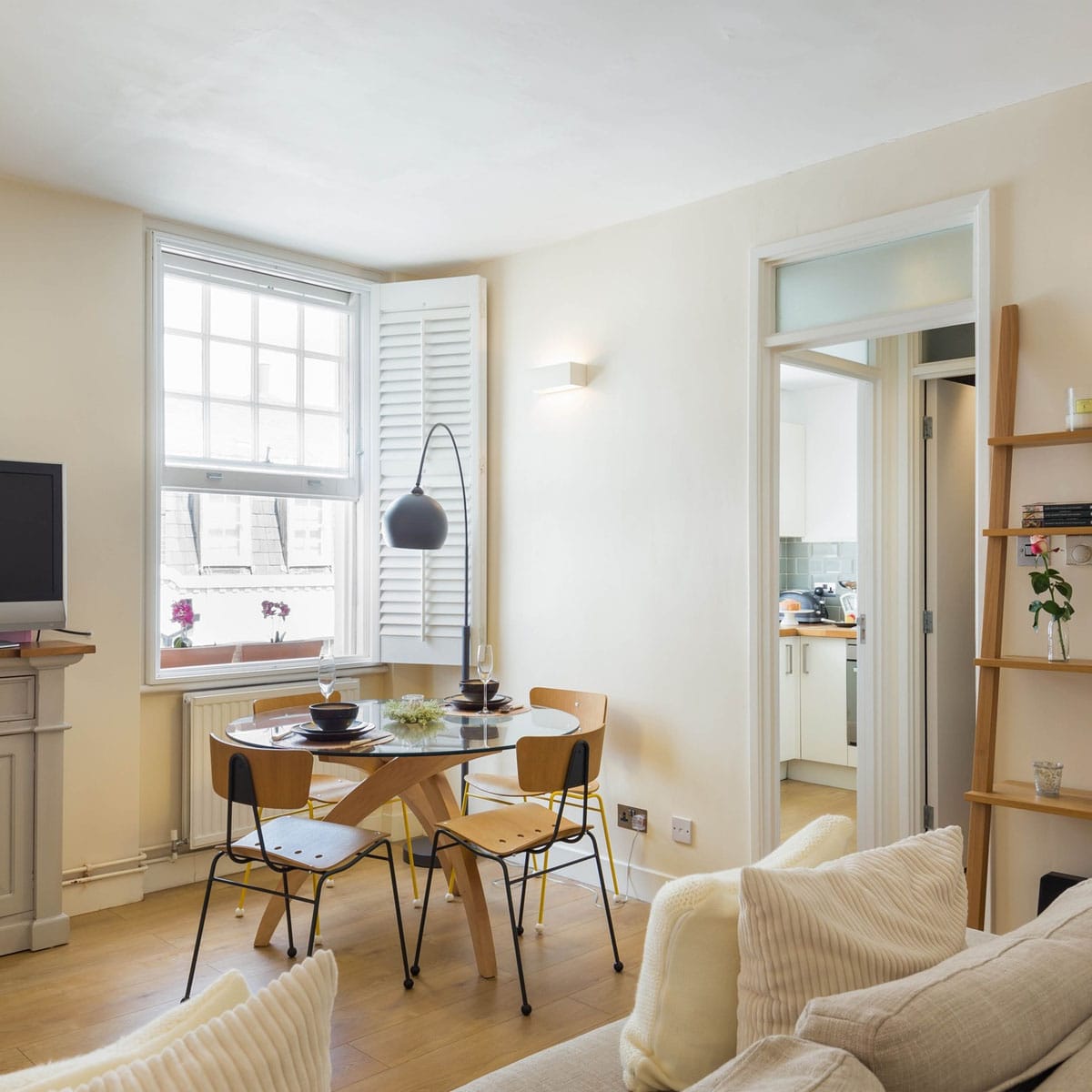 London Executive — photo 1