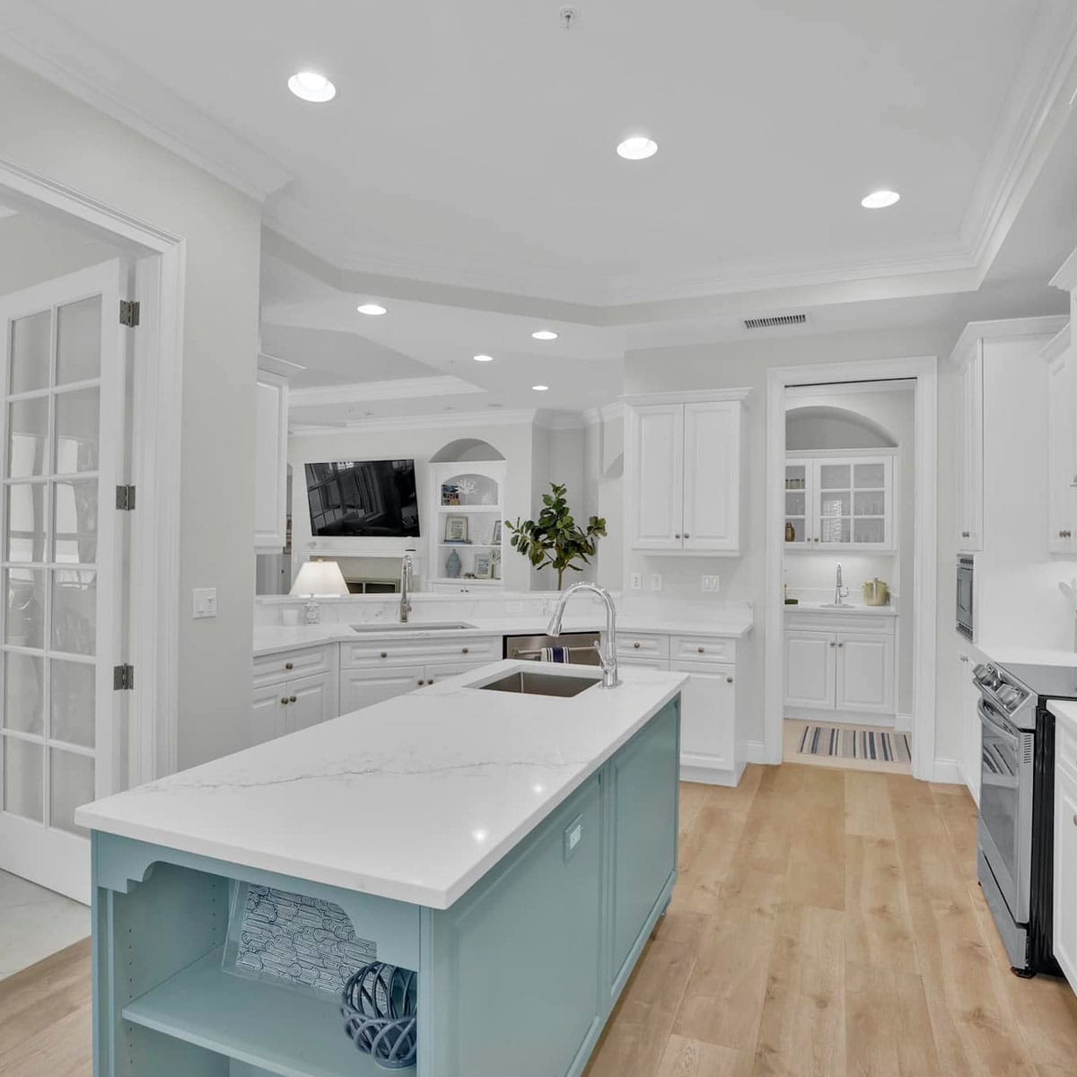 Mayfair International Realty — photo 4