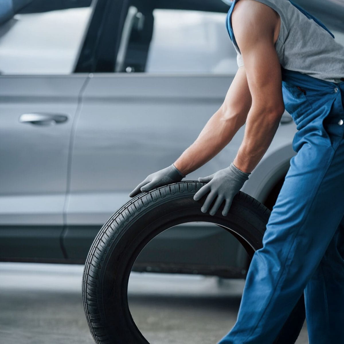 mobile tyre fitting, tyres on the drive, emergency tyre replacement