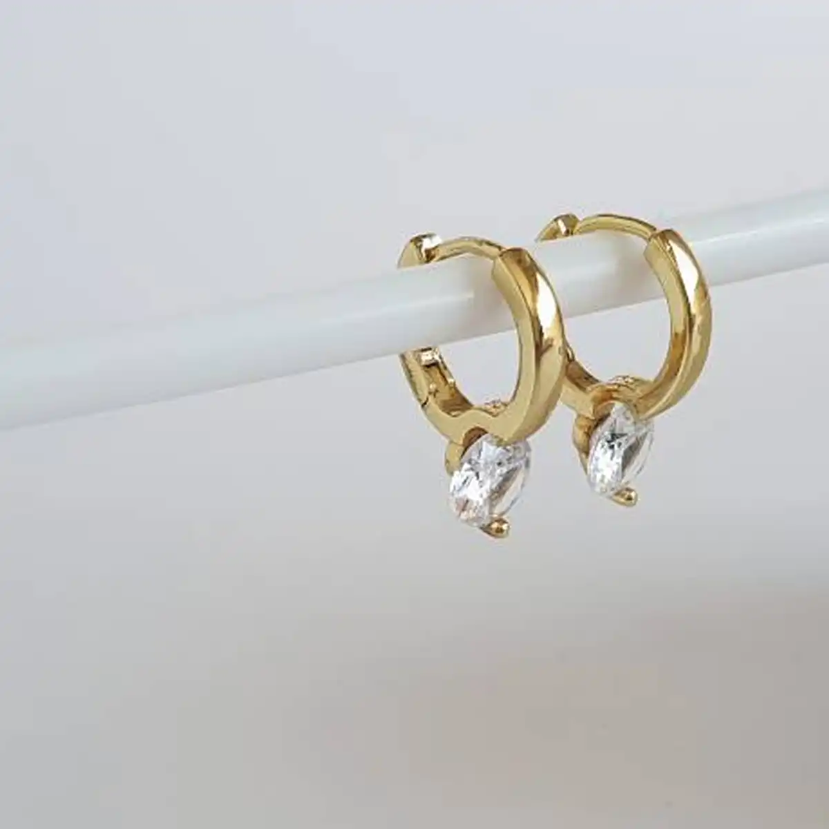 gold earrings, diamond earrings, luxury jewellery, 